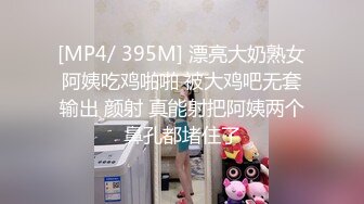 景区公厕全景偷拍大长腿少妇的极品小嫩鲍出来后问路拍脸