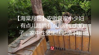 骚妻和丈夫躲进公共厕所挤奶，老公帮忙一起挤奶，‘哇太爽了，这奶喷啦’，天然母乳 喷溅的到处都是！