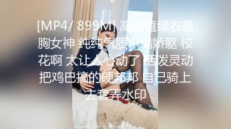 喜欢这样的身材吗？来个哥们一起弄她，这大奶子谁看谁不迷糊？展示一下东北大妞的大屁股，被无套了！